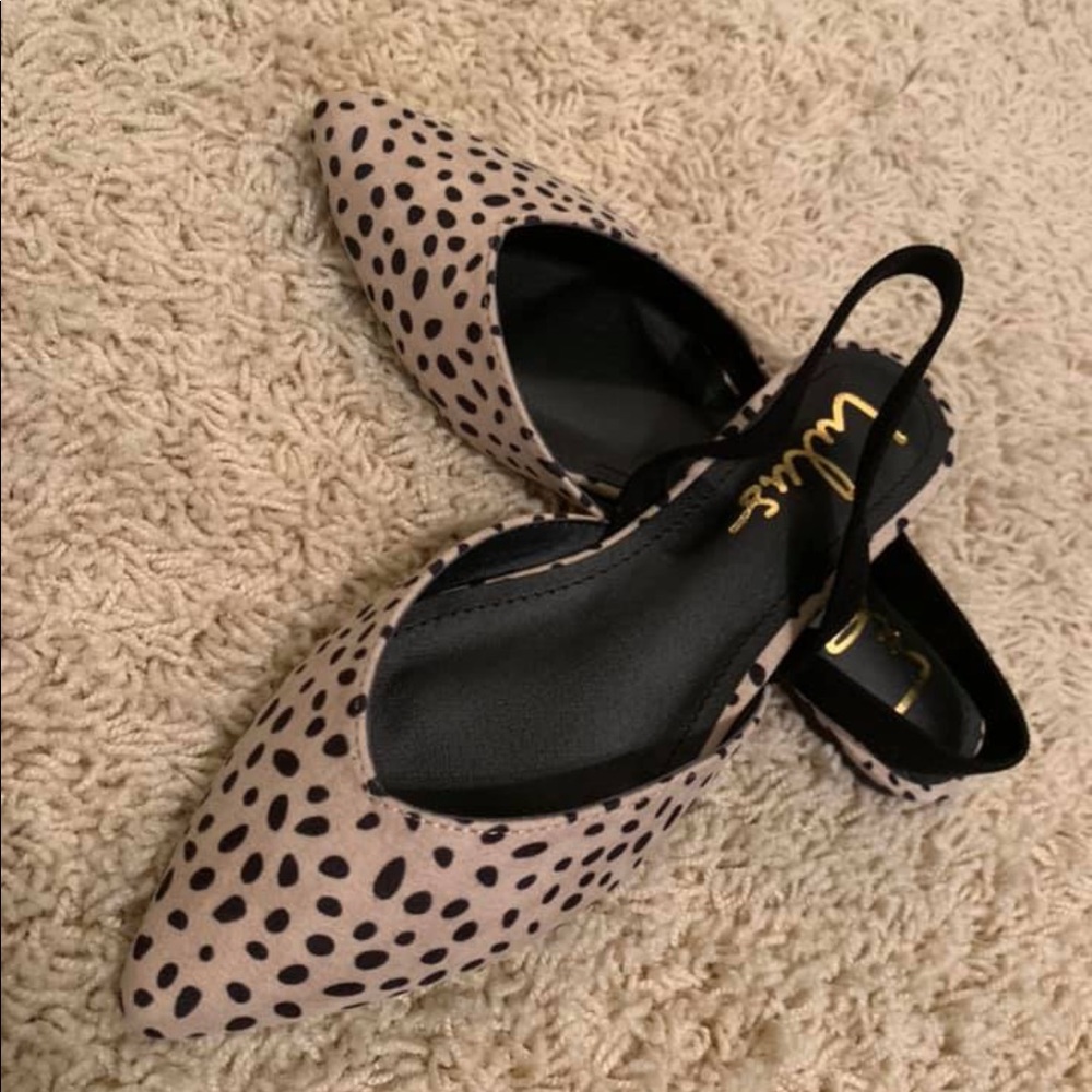 Women’s flats with detailing, never been worn!